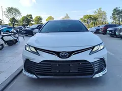 2021 Toyota Camry Hybrid 2.5HG Luxury, белый — фото 2