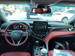 2021 Toyota Camry Hybrid 2.5HG Luxury, белый — фото 6