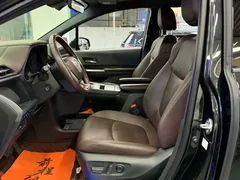2023 Toyota Sienna 2.5L Hybrid Platinum, чёрный — фото 4