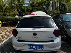 2021 Volkswagen Polo Plus 1.5L AT Colorful Tech, белый — фото 8