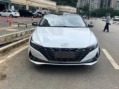2021 Hyundai Elantra 1.5L CVT LUX Premium, белый — фото 2