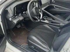 2021 Hyundai Elantra 1.5L CVT LUX Premium, белый — фото 4