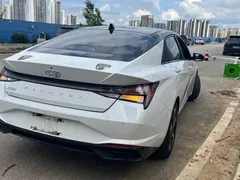 2021 Hyundai Elantra 1.5L CVT LUX Premium, белый — фото 10