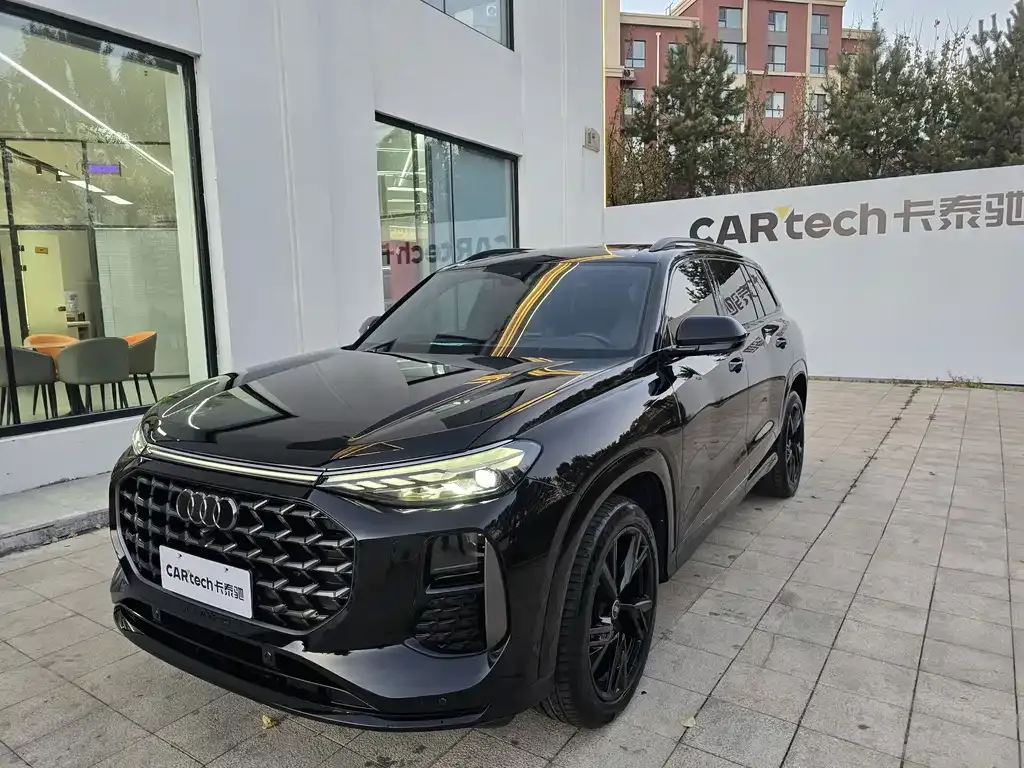 2023 Audi Q6 45 TFSI quattro Black Warrior Light