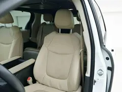 2021 Toyota Sienna 2.5L Hybrid Luxury, белый — фото 13