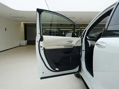 2021 Toyota Sienna 2.5L Hybrid Luxury, белый — фото 16