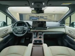 2021 Toyota Sienna 2.5L Hybrid Luxury, белый — фото 19