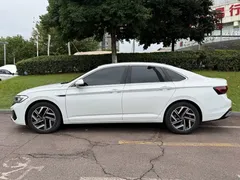 2023 Volkswagen Sagitar 300TSI DSG, белый — фото 3