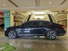 2022 Volkswagen Passat 330TSI Luxury, чёрный — фото 17