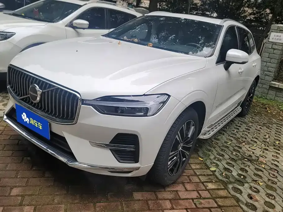 2022 Volvo XC60 4WD Luxury
