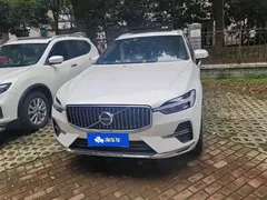 2022 Volvo XC60 4WD Luxury, белый — фото 2