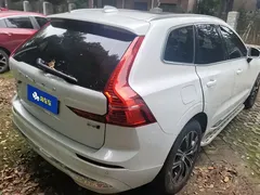 2022 Volvo XC60 4WD Luxury, белый — фото 3
