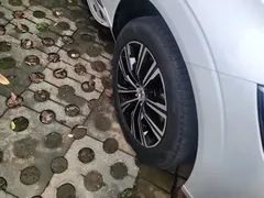 2022 Volvo XC60 4WD Luxury, белый — фото 6