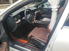 2022 Volvo XC60 4WD Luxury, белый — фото 9
