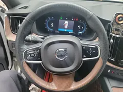 2022 Volvo XC60 4WD Luxury, белый — фото 15