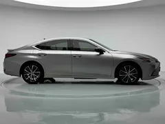 2022 Lexus ES 300h Premium — фото 2