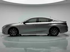 2022 Lexus ES 300h Premium — фото 3