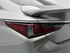 2022 Lexus ES 300h Premium — фото 8
