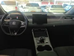 2024 BYD Qin PLUS Honor DM-i PHEV 55km Leading — фото 11