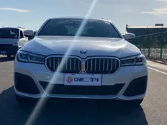 2022 BMW 5 Series 525Li M Sport Package, белый — фото 2