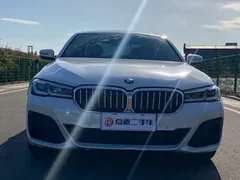 2022 BMW 5 Series 525Li M Sport Package, белый — фото 4