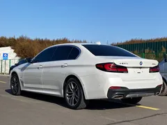 2022 BMW 5 Series 525Li M Sport Package, белый — фото 7