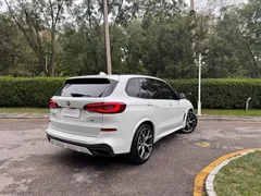 2021 BMW X5 xDrive40i Premium M Sport Package, белый — фото 5