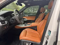 2021 BMW X5 xDrive40i Premium M Sport Package, белый — фото 9