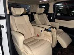 2021 Toyota Alphard Hybrid 2.5L Luxury, белый — фото 8