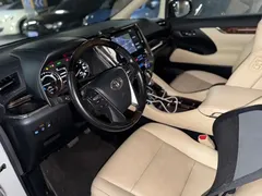 2021 Toyota Alphard Hybrid 2.5L Luxury, белый — фото 15