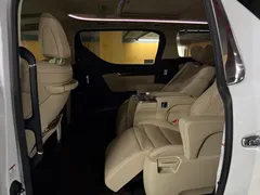 2021 Toyota Alphard Hybrid 2.5L Luxury, белый — фото 18
