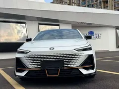 2023 Changan UNI-V 1.5T Sport, белый — фото 2