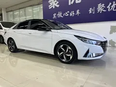 2022 Hyundai Elantra 1.5L CVT LUX Premium, белый — фото 3