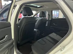 2022 Hyundai Elantra 1.5L CVT LUX Premium, белый — фото 8