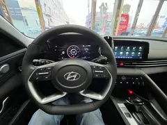 2022 Hyundai Elantra 1.5L CVT LUX Premium, белый — фото 9