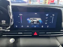 2022 Hyundai Elantra 1.5L CVT LUX Premium, белый — фото 11
