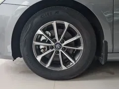 2024 BYD Qin PLUS Honor DM-i PHEV 55km Leading — фото 11