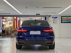 2022 Audi A4L 40 TFSI Luxury Sport, синий — фото 6