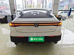 2023 Changan UNI-V 1.5T Premium, белый — фото 6