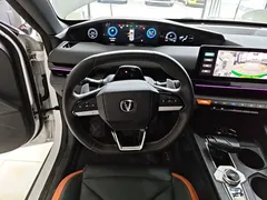 2023 Changan UNI-V 1.5T Premium, белый — фото 11