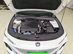 2023 Changan UNI-V 1.5T Premium, белый — фото 20