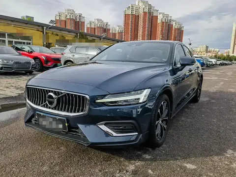 2022 Volvo S60 B4 Luxury