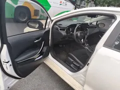 2022 Toyota Corolla 1.8L Hybrid E-CVT, белый — фото 17