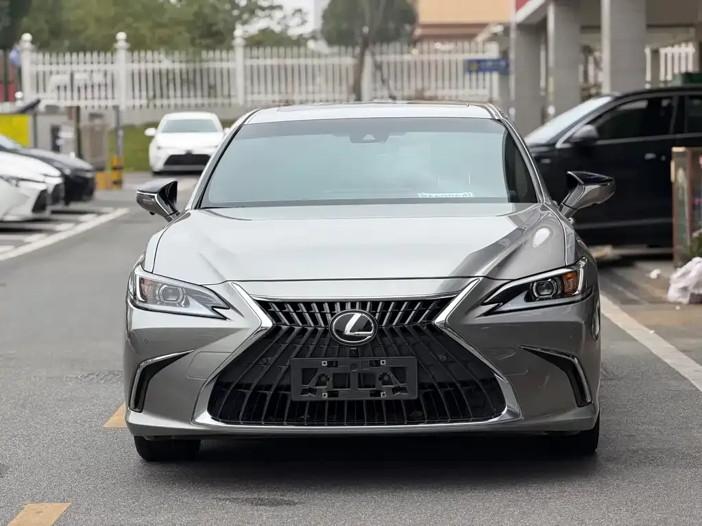 2022 Lexus ES 200 Luxury