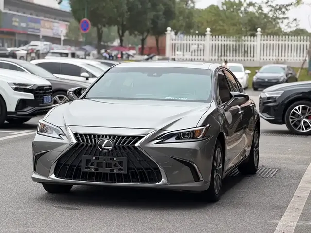 2022 Lexus ES 200 Luxury