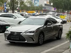 2022 Lexus ES 200 Luxury — фото 3