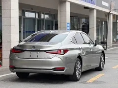 2022 Lexus ES 200 Luxury — фото 13