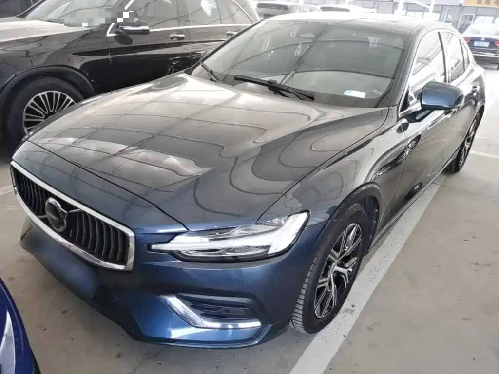 2023 Volvo S60 B4 Luxury
