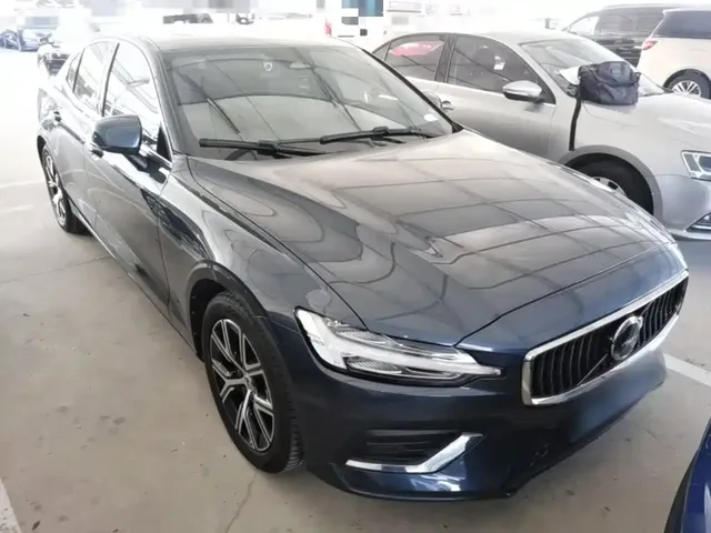 2023 Volvo S60 B4 Luxury