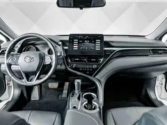 2023 Toyota Camry 2.0G Luxury, белый — фото 10